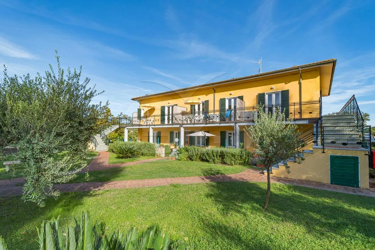 アパートホテル Residence Gli Olmi - Goelba マリーナ・ディ・カンポ