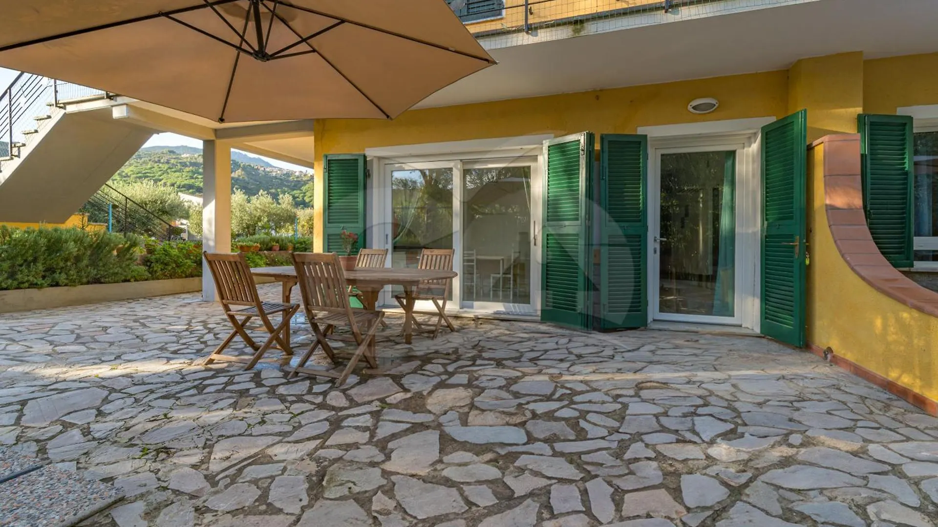 アパートホテル Residence Gli Olmi - Goelba マリーナ・ディ・カンポ